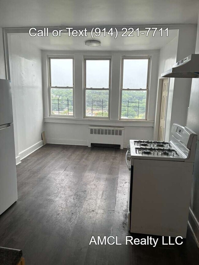 Building Photo - 152 Ridge Ave