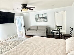 Building Photo - 11832 S Circle Dr