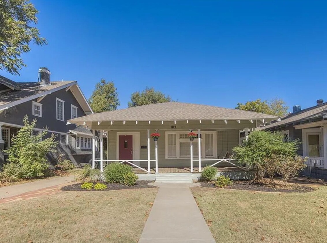 Foto principal - 2 bed 2 bath historic remodeled home with ...