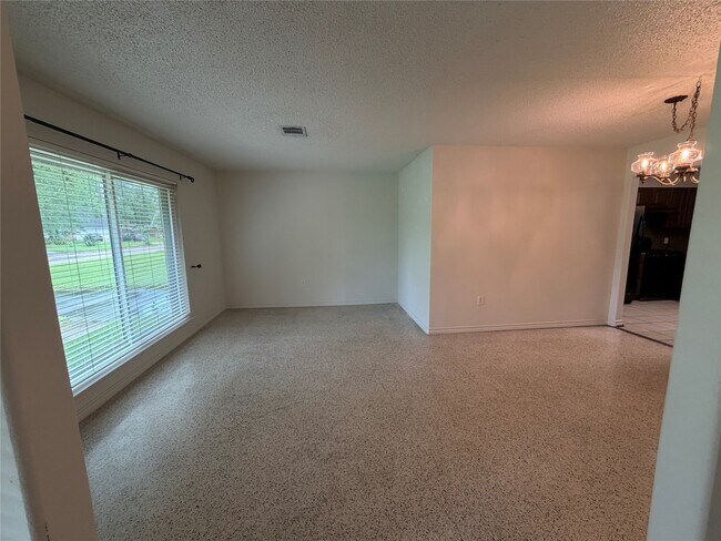 Building Photo - 3011 Longwood Ln