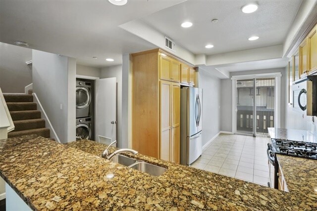 Building Photo - 719 Modern Ice Dr