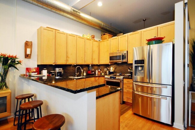Foto del edificio - 1616 W Montrose Ave
