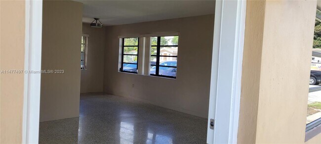 Foto del edificio - 3510 SW 14th St