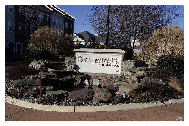 Summerfield en Brambleton - 42527 Hollyhock Ter