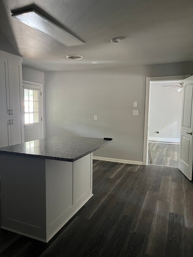Foto del edificio - 1310 Westview Dr