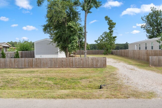 Building Photo - 16543 Tremont Dr