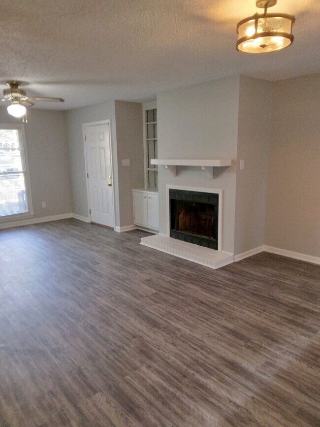 Building Photo - 2314 E Alberson Dr