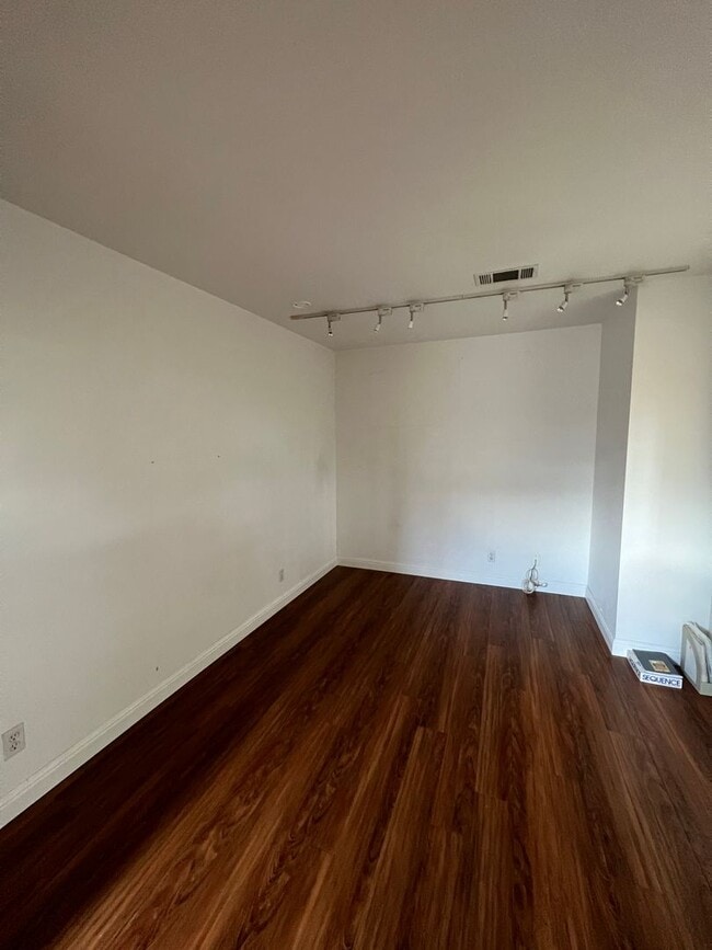 Building Photo - 5911 Golden Sunset Ct