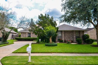 Building Photo - 2115 Echo Ridge