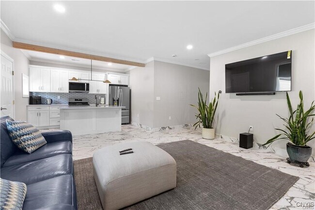 Foto del edificio - 238 Oriskany Blvd