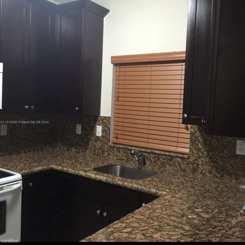 Primary Photo - 3 br, 2 bath House - 41 W 14th St # 1