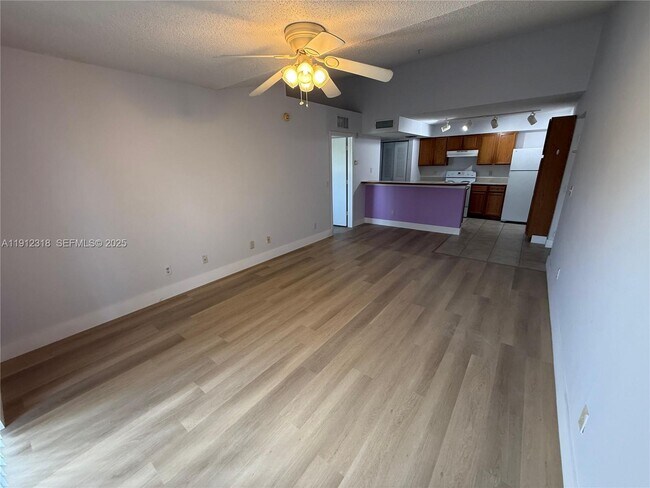 Foto del edificio - 9907 Westwood Dr