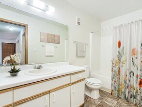 Building Photo - Tanglewood Apartments