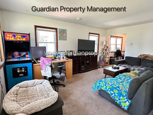 Foto del edificio - 633-635 Madison St NE