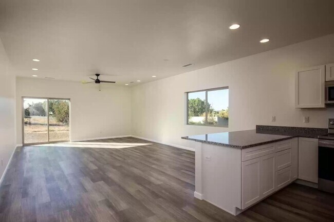 Foto del edificio - Unfurnished, 1-Year Long-Term Rental