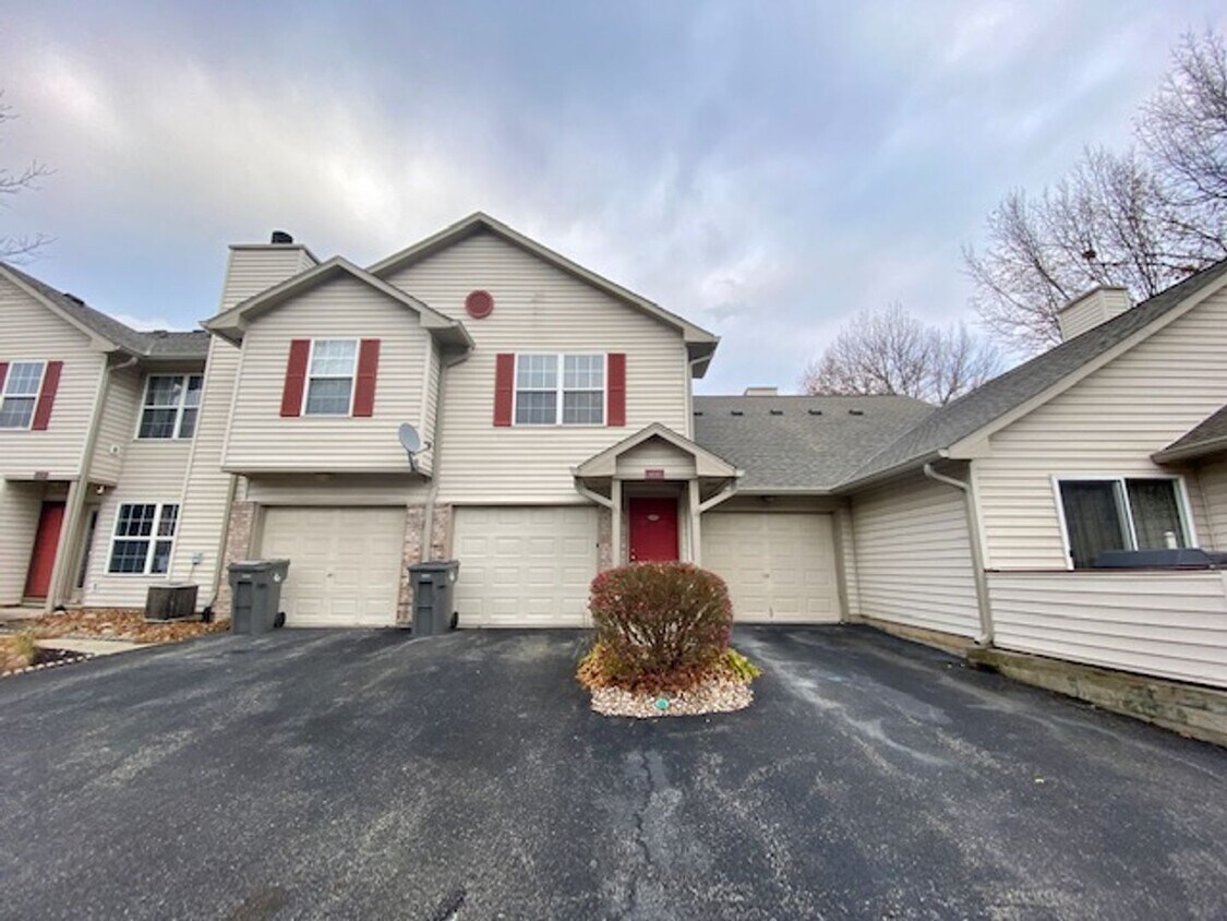Primary Photo - Beautiful 3 Bedroom 2 Full bathroom condo ...