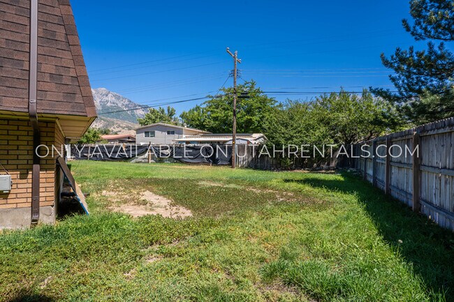 Foto del edificio - 32 E 925 N St