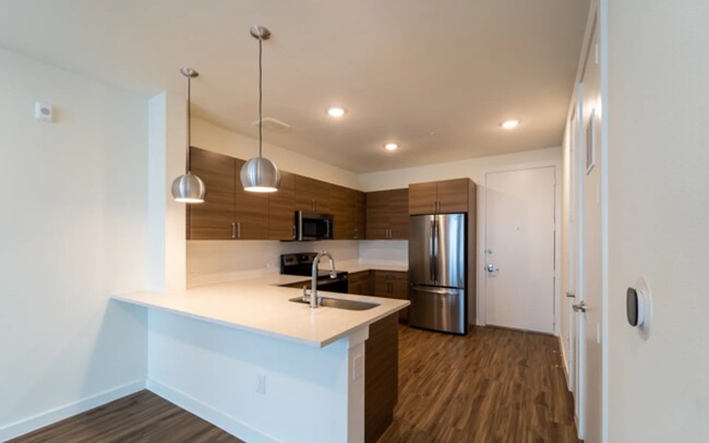 Building Photo - Urban Oasis: 2 Bedroom Apartment Luxury