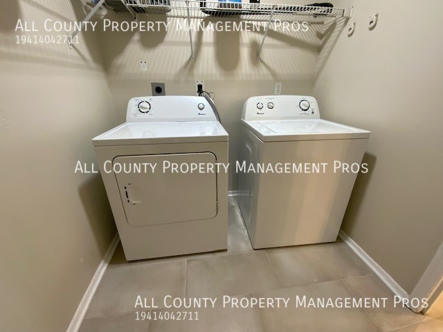 Building Photo - Spacious/Brand New Flooring/Awesome Amenit...