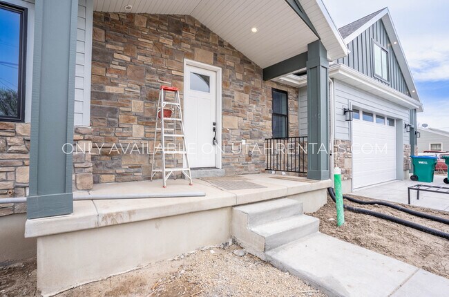 Building Photo - 574 N 200 W