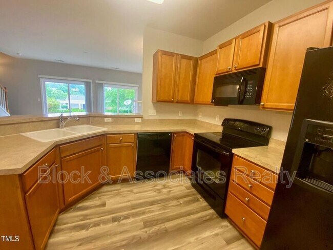 Building Photo - 410 Perrault Dr