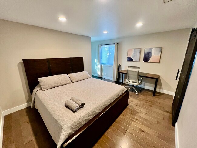 Foto del edificio - 689 N Starcrest Dr