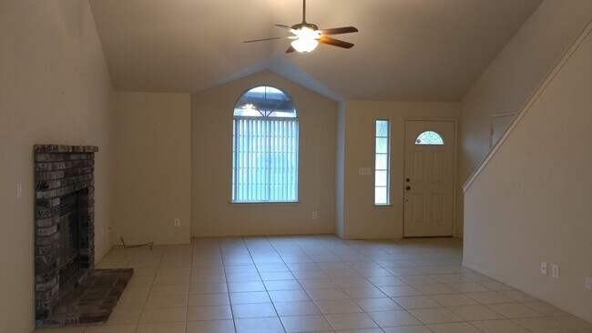 Building Photo - 2 Story home in NE Fresno, Clovis Schools ...