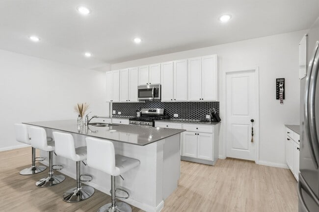 Building Photo - New Construction 3 bed 2 bath home available near Lackland AFB! Move in January!