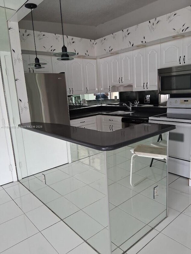 Foto principal - 9626 W McNab Rd