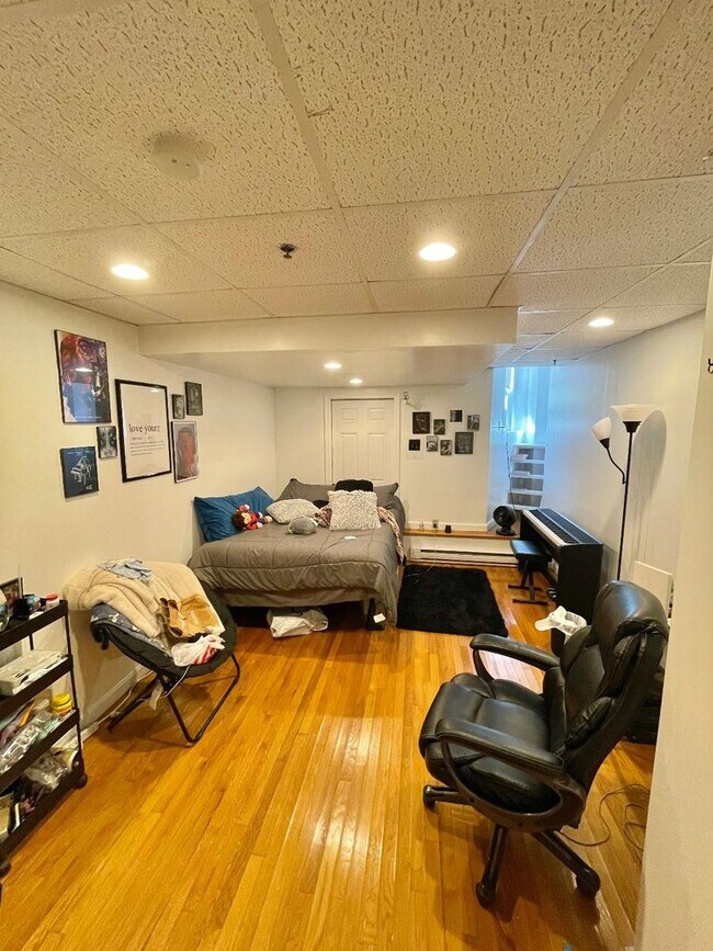 Foto del edificio - Brookline 3 Bed / 2 Bath – Garden Unit – Brownstone Charm – 9/1 Move-In