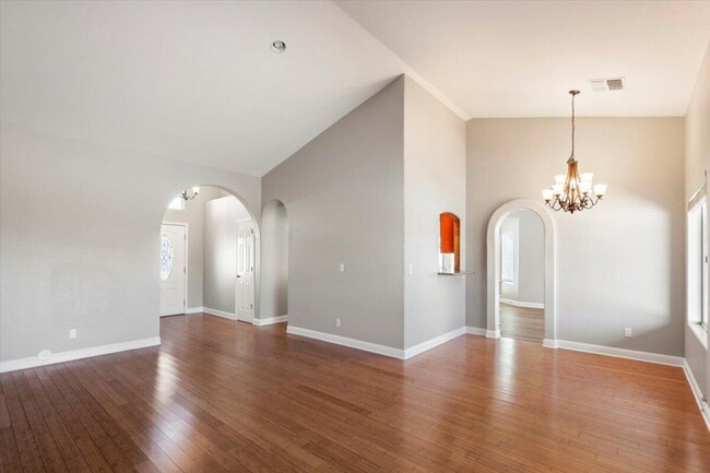 Building Photo - 15461 E Golden Eagle Blvd