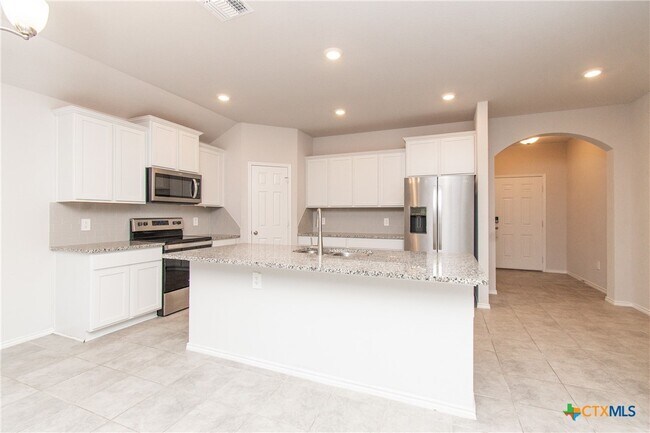 Building Photo - 2321 Aylesbury Dr