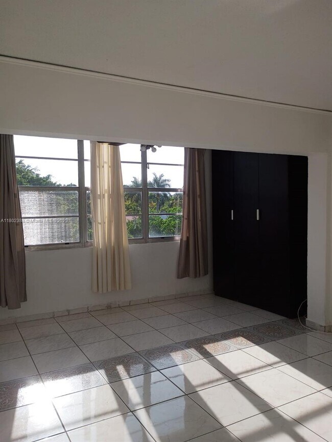Foto del edificio - 1800 SW 25th St