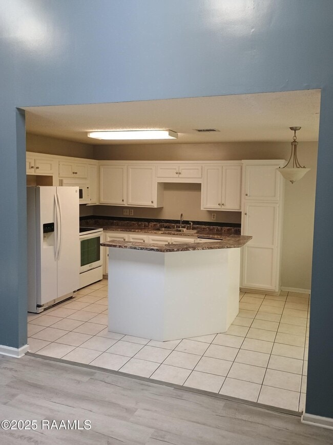Building Photo - 519 Harvest Dr