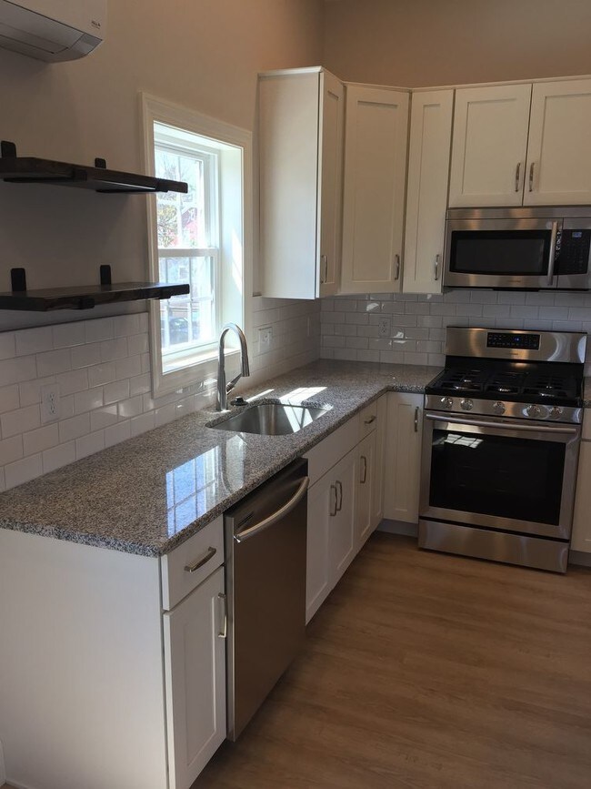 Foto del edificio - 340 N George St - Brand New Construction