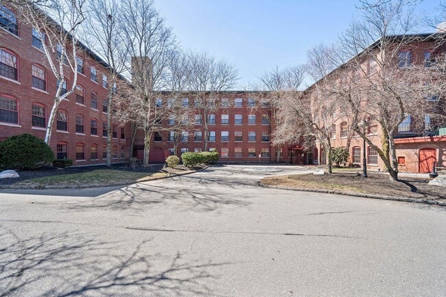 Building Photo - 335 Cypress St