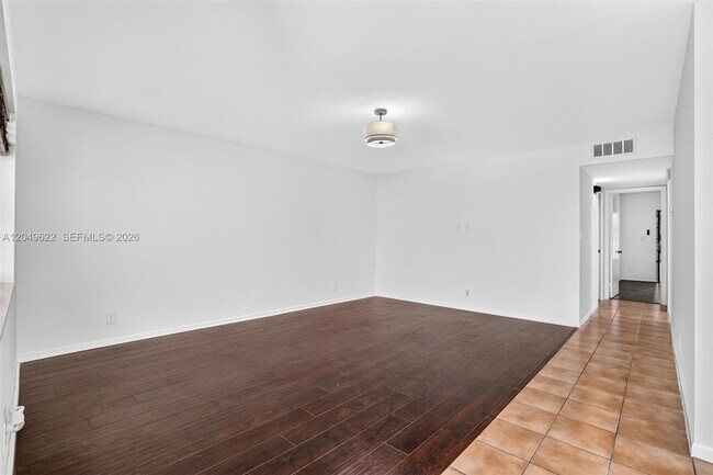 Foto del edificio - 9920 NW 68th Pl