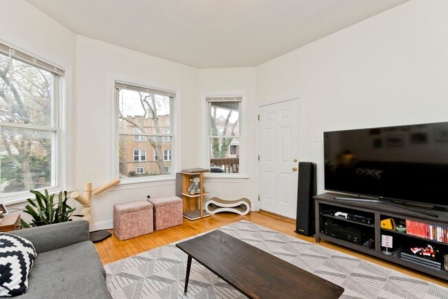 Foto del edificio - 3841 N Bernard St