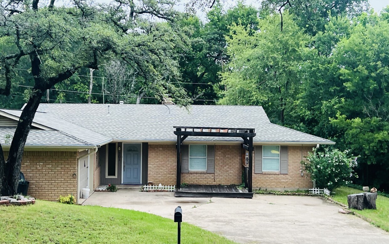 Foto del edificio - 701 Topeka Dr