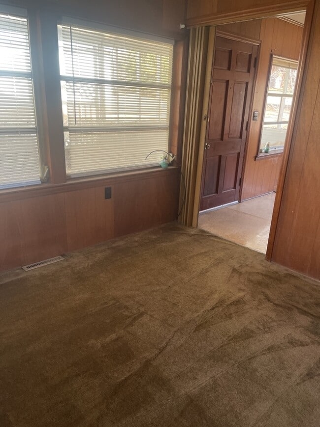 Building Photo - Home in Quiet Area in Taylors