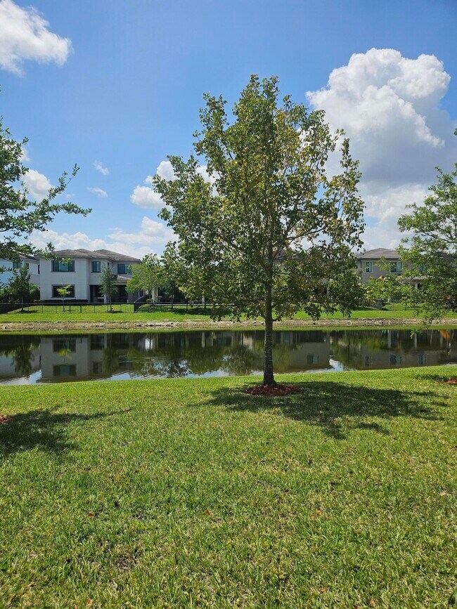 Foto del edificio - 10930 Windward St