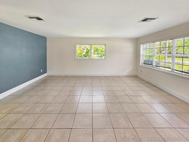 Foto del edificio - 1331 3rd Ct
