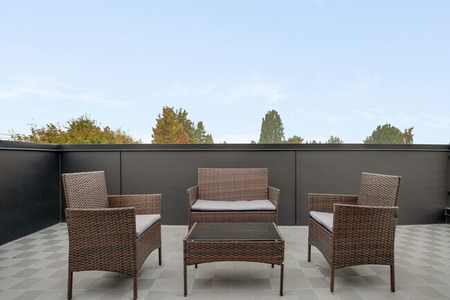 Foto del edificio - 8042 14th Ave NW