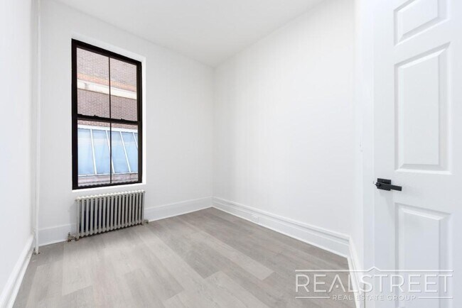 Foto del edificio - Renoavted 3 bed near YU campus in Washington Heights!