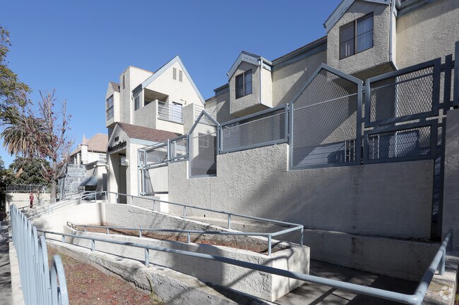 Foto del edificio - 1050 S Westmoreland Ave
