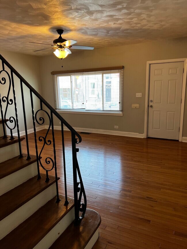 Sala de estar - 4842 Hatfield St