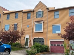 Building Photo - 6631 Beach Dr