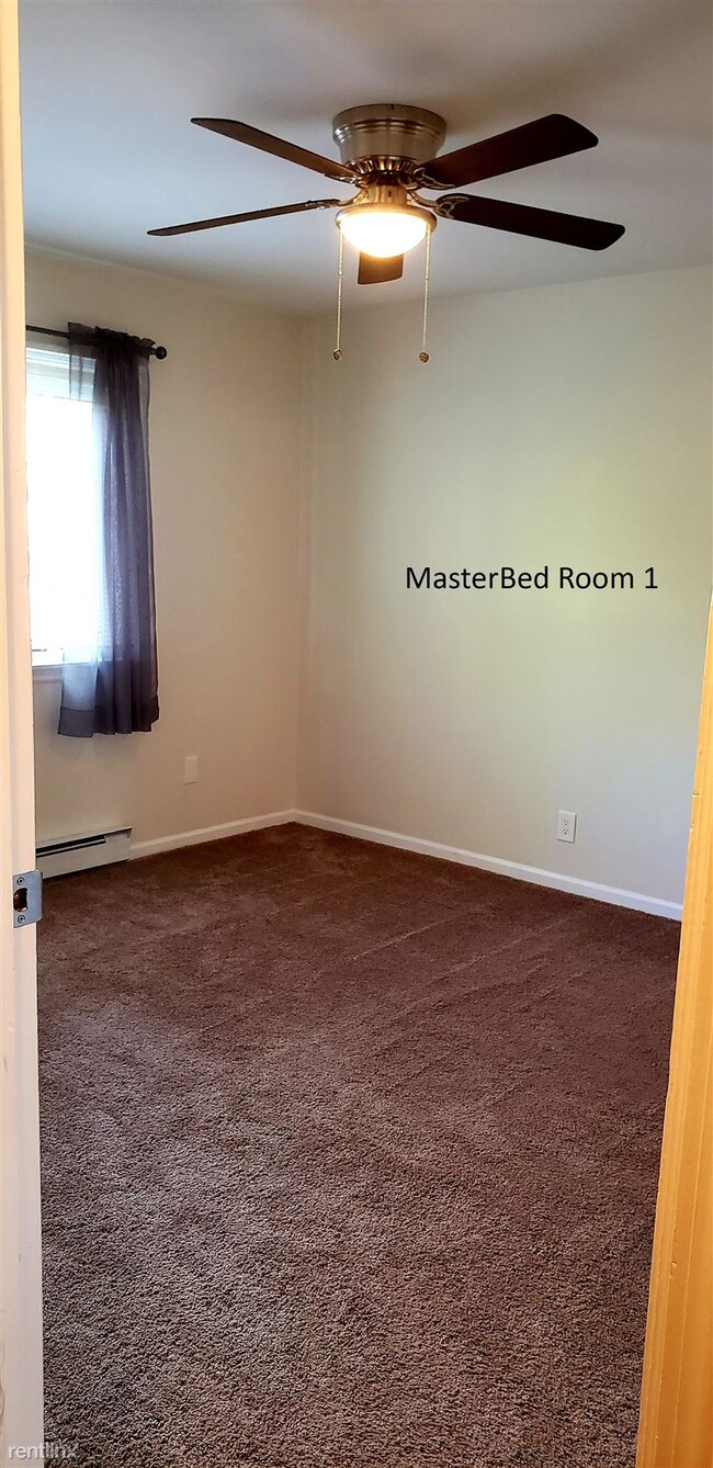 Building Photo - 3 br, 1 bath Duplex - 145 Wyndcrest Court A