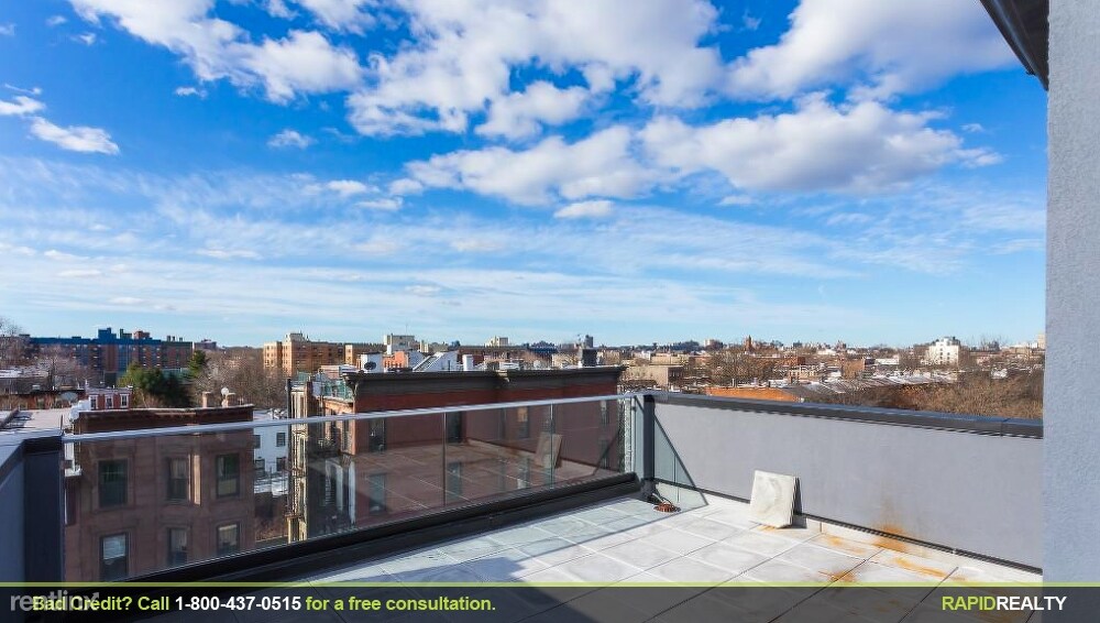 Building Photo - 740 Greene Ave