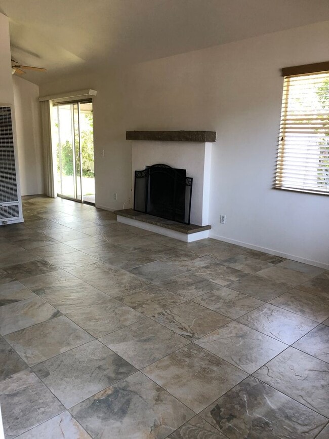 Building Photo - Charming 2 Bedroom, 1.5 bathroom Duplex
